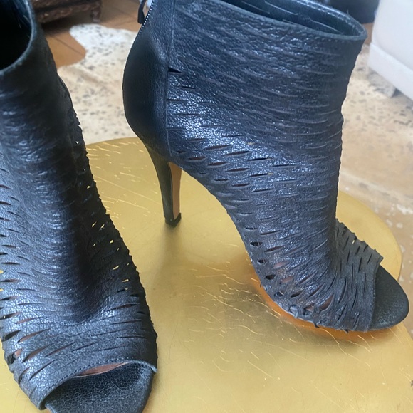 Vince Camuto leather open toe bootie - Picture 4 of 6